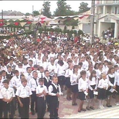 15-16 iunie: Oferirea mirului în parohiile Buruieneşti şi Izvoarele