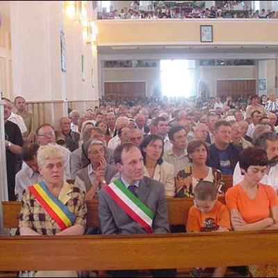 30 iunie: Sfinţirea unui centru medical la Butea