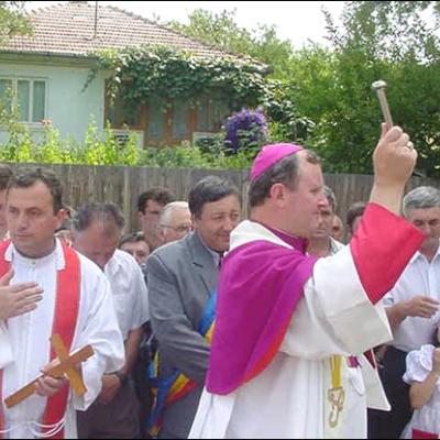 13 iulie: Mirul în Parohiile Dofteana şi Moineşti
