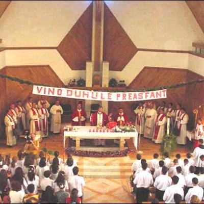 13 iulie: Mirul în Parohiile Dofteana şi Moineşti