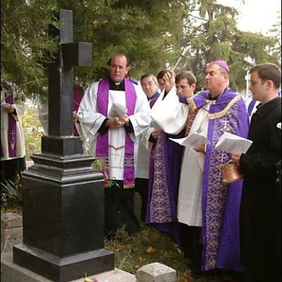 2 noiembrie: Rugăciuni pentru cei răposaţi