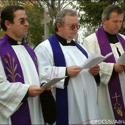 2 noiembrie: Rugăciuni pentru cei răposaţi
