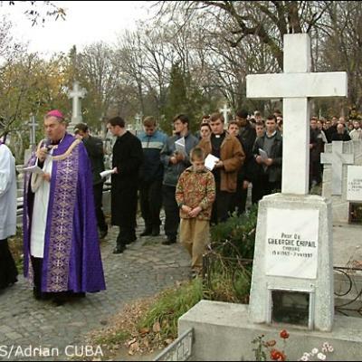 2 noiembrie: Rugăciuni pentru cei răposaţi