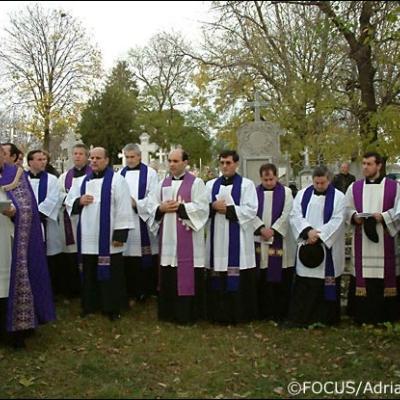 2 noiembrie: Rugăciuni pentru cei răposaţi