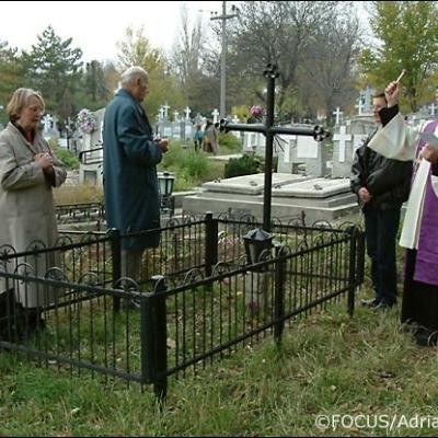 2 noiembrie: Rugăciuni pentru cei răposaţi