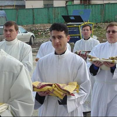 15 decembrie: Sfinţire de diaconi la Iaşi