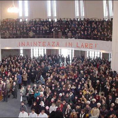 15 decembrie: Sfinţire de diaconi la Iaşi
