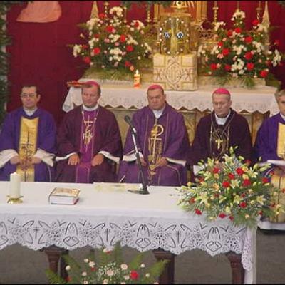 15 decembrie: Sfinţire de diaconi la Iaşi
