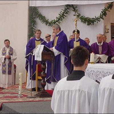 15 decembrie: Sfinţire de diaconi la Iaşi