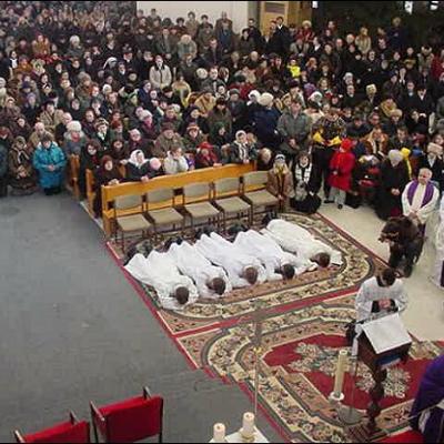 15 decembrie: Sfinţire de diaconi la Iaşi