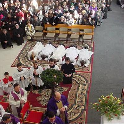 15 decembrie: Sfinţire de diaconi la Iaşi