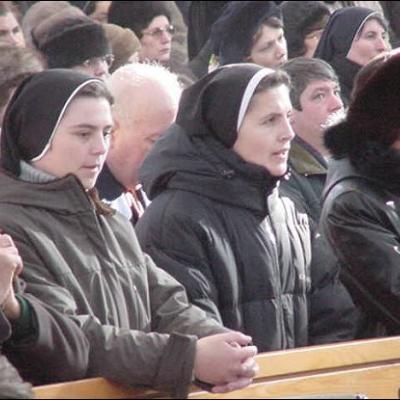 15 decembrie: Sfinţire de diaconi la Iaşi