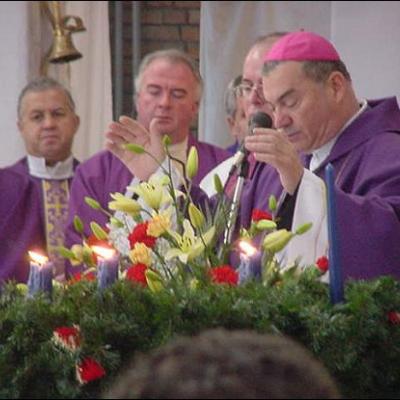 15 decembrie: Sfinţire de diaconi la Iaşi