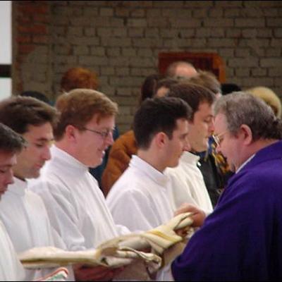 15 decembrie: Sfinţire de diaconi la Iaşi
