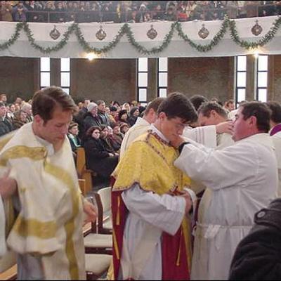 15 decembrie: Sfinţire de diaconi la Iaşi