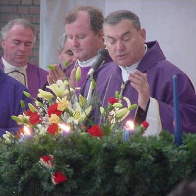 15 decembrie: Sfinţire de diaconi la Iaşi