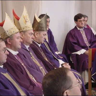15 decembrie: Sfinţire de diaconi la Iaşi
