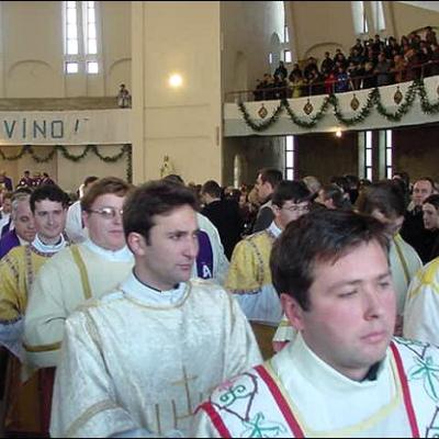 15 decembrie: Sfinţire de diaconi la Iaşi