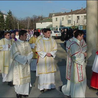 15 decembrie: Sfinţire de diaconi la Iaşi