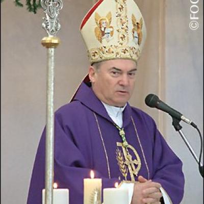 15 decembrie: Sfinţire de diaconi la Iaşi