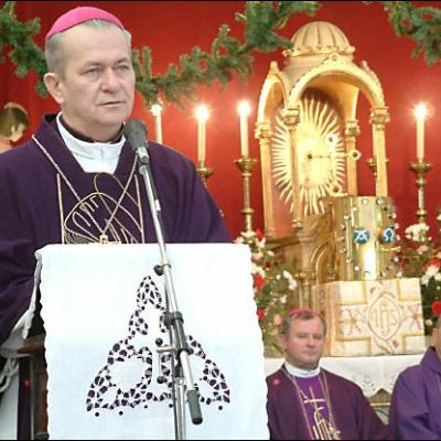 15 decembrie: Sfinţire de diaconi la Iaşi