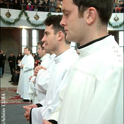 15 decembrie: Sfinţire de diaconi la Iaşi