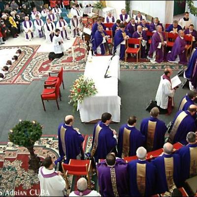 15 decembrie: Sfinţire de diaconi la Iaşi