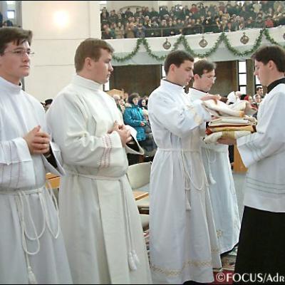 15 decembrie: Sfinţire de diaconi la Iaşi