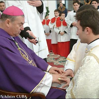 15 decembrie: Sfinţire de diaconi la Iaşi