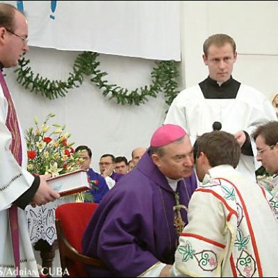 15 decembrie: Sfinţire de diaconi la Iaşi