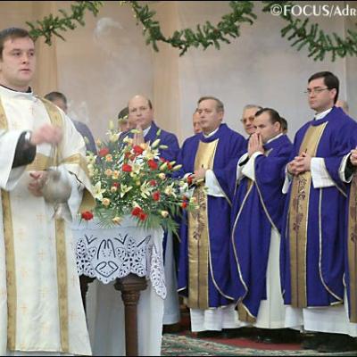 15 decembrie: Sfinţire de diaconi la Iaşi