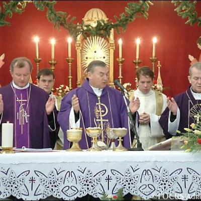 15 decembrie: Sfinţire de diaconi la Iaşi