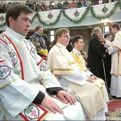 15 decembrie: Sfinţire de diaconi la Iaşi