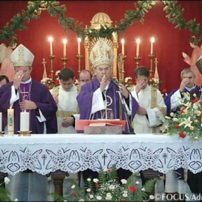 15 decembrie: Sfinţire de diaconi la Iaşi