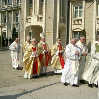 Cinci noi membre ale Institutului Diecezan "Slujitoarele lui Cristos, Marele Preot"