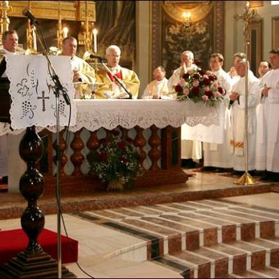 Cinci noi membre ale Institutului Diecezan "Slujitoarele lui Cristos, Marele Preot"