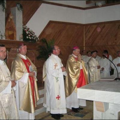 Sfinţire de biserică la Dofteana