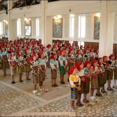 Administrarea Mirului în Parohia Fărcăşeni