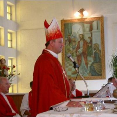 Administrarea Mirului în Parohia Fărcăşeni