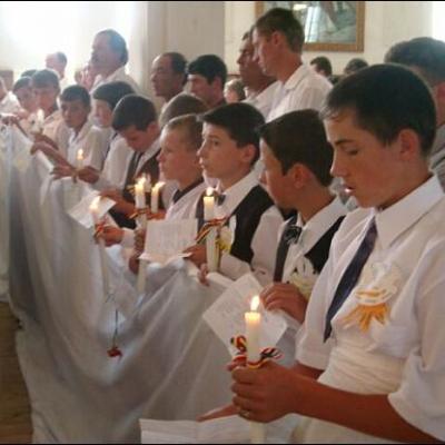 Administrarea Mirului în Parohia Fărcăşeni