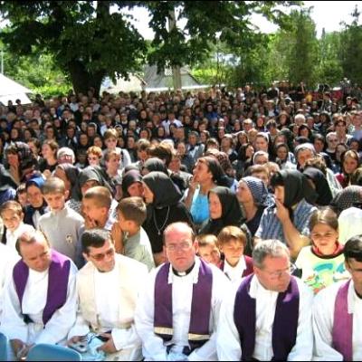A trecut la Domnul