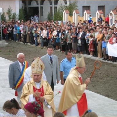 Sfinţire de biserică la Dărmăneşti