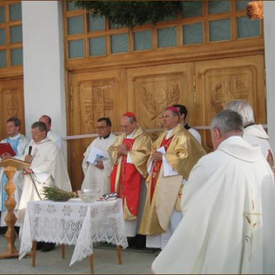 Sfinţire de biserică la Dărmăneşti