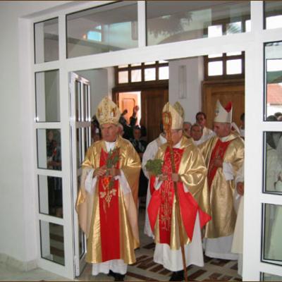 Sfinţire de biserică la Dărmăneşti