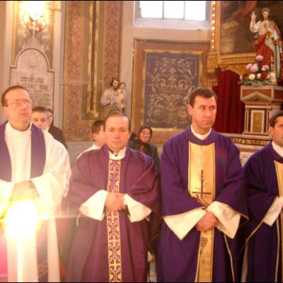 Iaşi: Liturghie cu recviem pentru pr. Petru Gabor