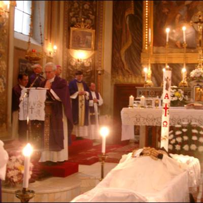 Iaşi: Liturghie cu recviem pentru pr. Petru Gabor