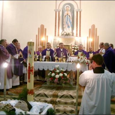 Iugani: Înmormântarea pr. Petru Gabor