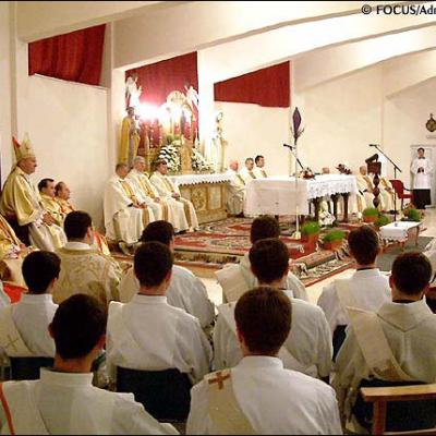 Liturghia crismei la Iaşi (II) (FOCUS)