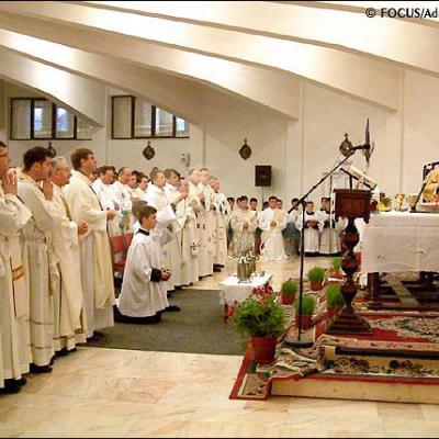 Liturghia crismei la Iaşi (II) (FOCUS)