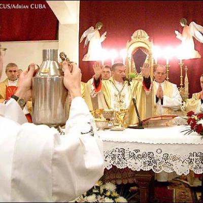 Liturghia crismei la Iaşi (II) (FOCUS)